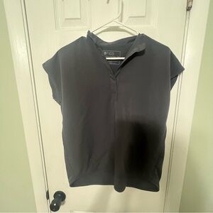 FIGS Women's Short Sleeve V-Neck Top in Charcoal